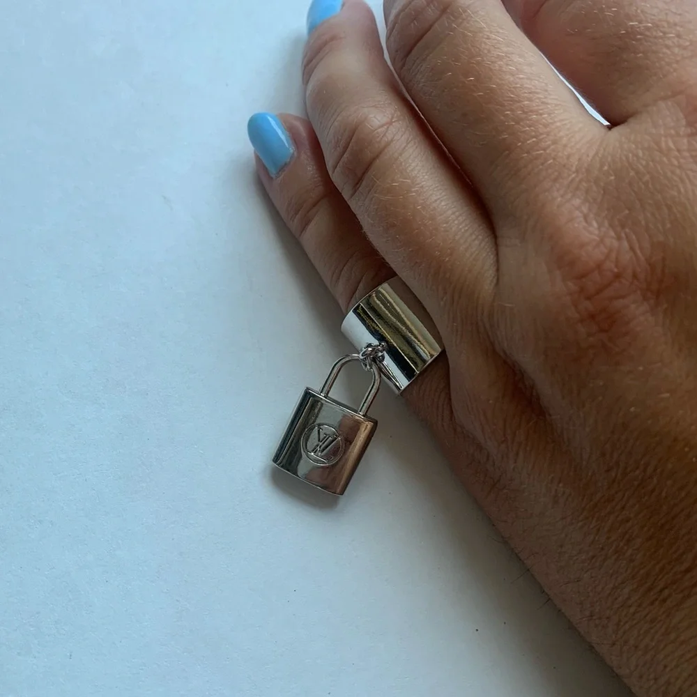LV Mini Lock Ring - Picture 2 of 2